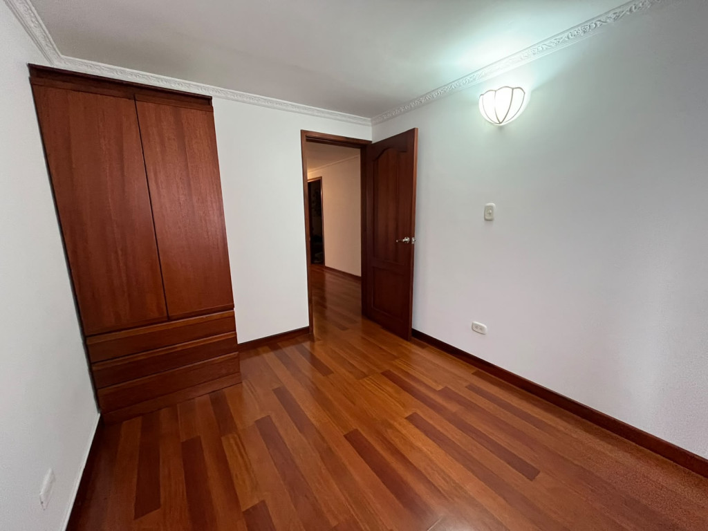 Apartamento en venta en Pinos De Lombardia, Bogotá · foto 8 de 17
