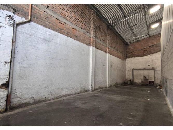 Bodega en arriendo en Perpetuo Socorro, Medellín, 160 m² · foto 3 de 5