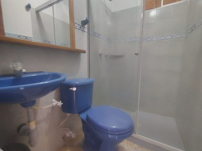 Casa de 5 alcobas en arriendo en Loma Del Barro, Envigado, 220 m² · foto 17 de 20
