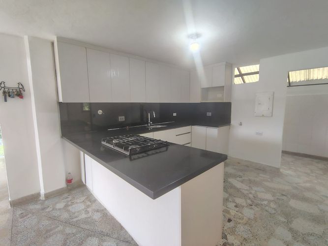 Casa de 5 alcobas en arriendo en Loma Del Barro, Envigado, 220 m² · foto 7 de 20