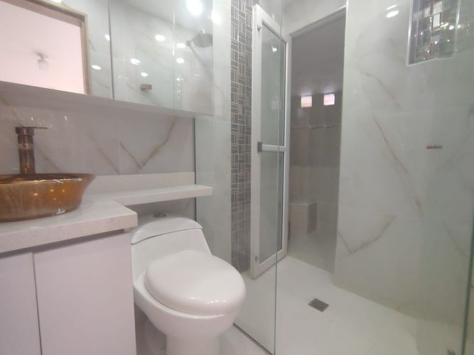 Casa de 5 alcobas en arriendo en Loma Del Barro, Envigado, 220 m² · foto 14 de 20