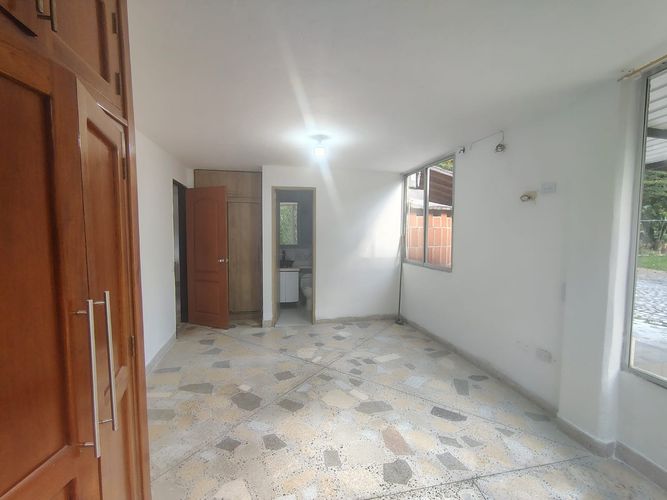 Casa de 5 alcobas en arriendo en Loma Del Barro, Envigado, 220 m² · foto 15 de 20