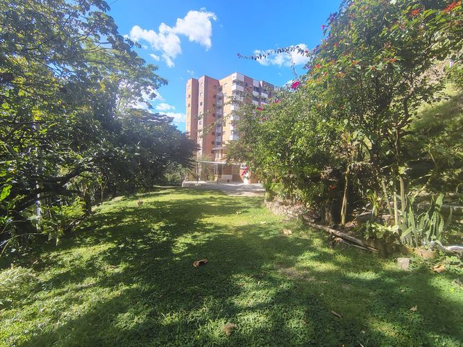 Casa de 5 alcobas en arriendo en Loma Del Barro, Envigado, 220 m² · foto 19 de 20