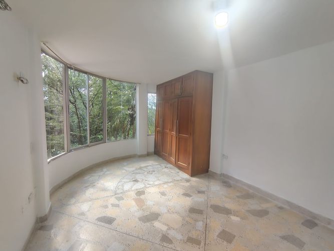 Casa de 5 alcobas en arriendo en Loma Del Barro, Envigado, 220 m² · foto 9 de 20