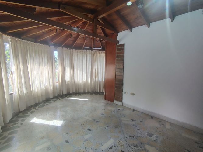 Casa de 5 alcobas en arriendo en Loma Del Barro, Envigado, 220 m² · foto 10 de 20