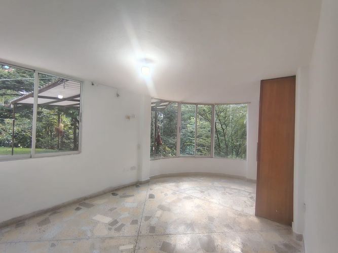 Casa de 5 alcobas en arriendo en Loma Del Barro, Envigado, 220 m² · foto 12 de 20