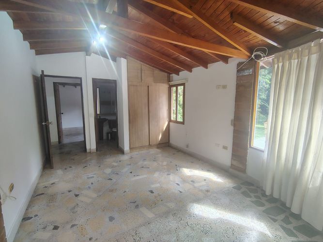 Casa de 5 alcobas en arriendo en Loma Del Barro, Envigado, 220 m² · foto 11 de 20