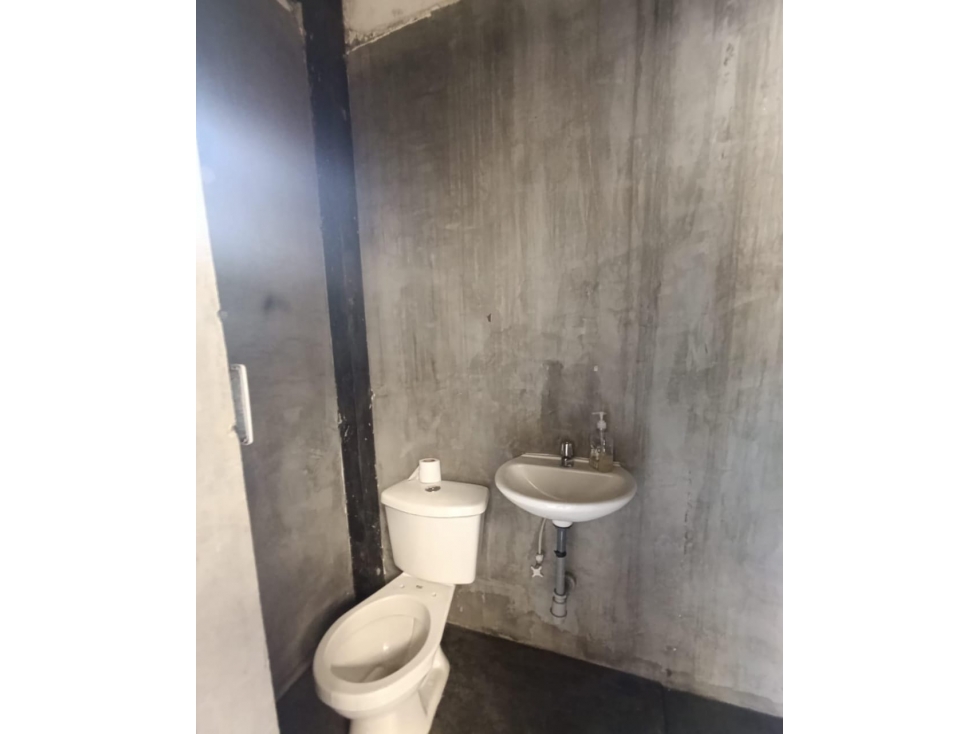 Local en arriendo en La Milagrosa, Medellín, 170 m² · foto 5 de 5