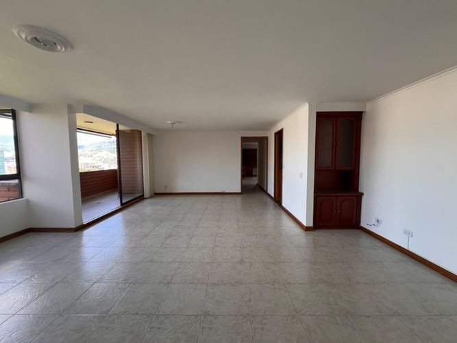 Apartamento de 4 alcobas en venta en El Poblado, Medellín, 194 m² · foto 16 de 17