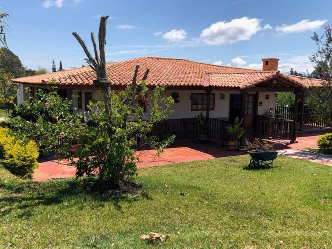Casa de 4 alcobas en venta en Mesa De Los Santos, Piedecuesta, 250 m² · foto 2 de 14