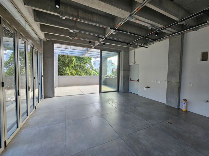 Local en arriendo en El Poblado, Medellín, 85 m² · foto 2 de 8