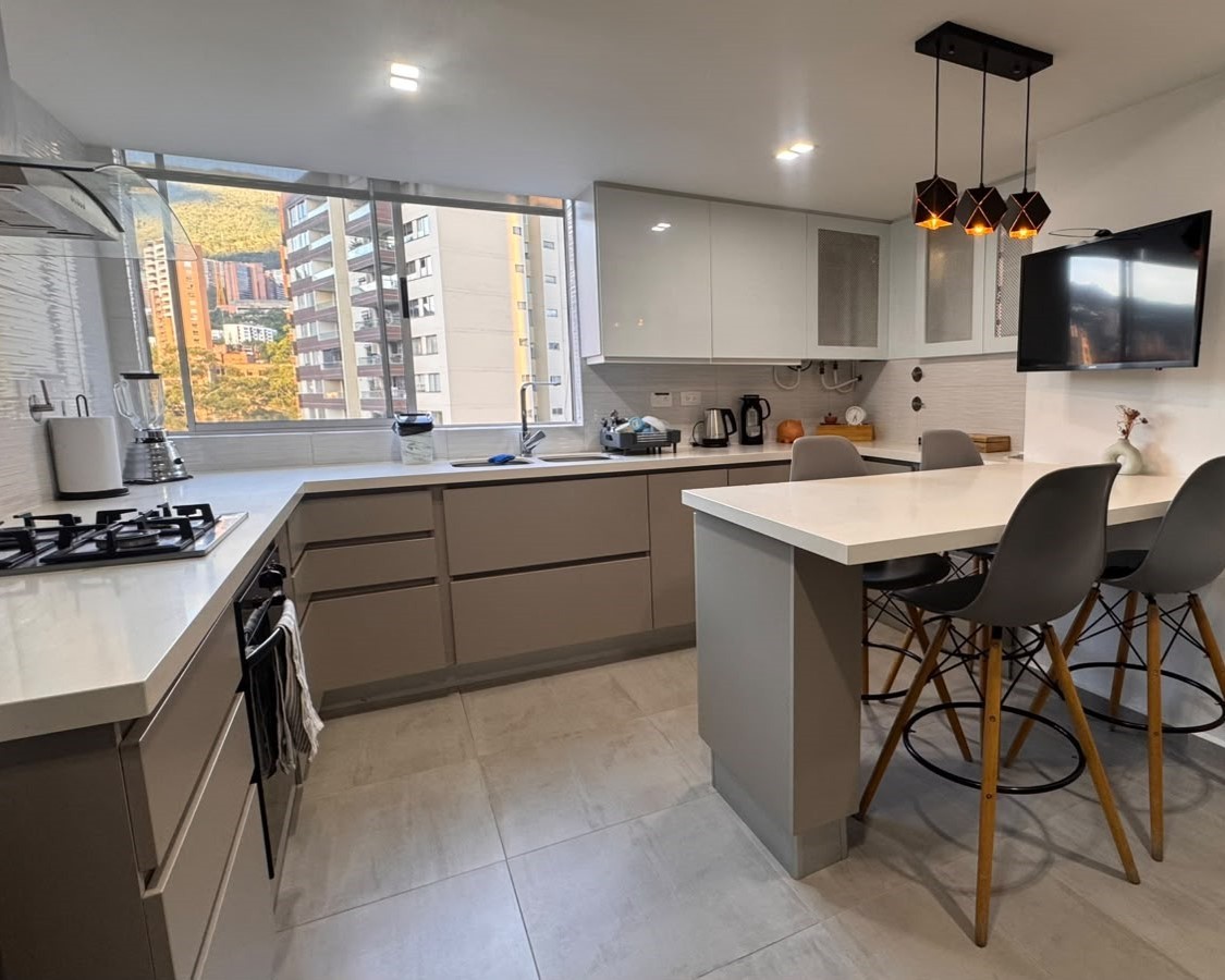 Apartamento en arriendo en El Poblado, Medellín · foto 8 de 15
