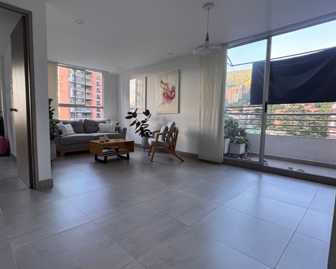 Apartamento en arriendo en El Poblado, Medellín · foto 2 de 15