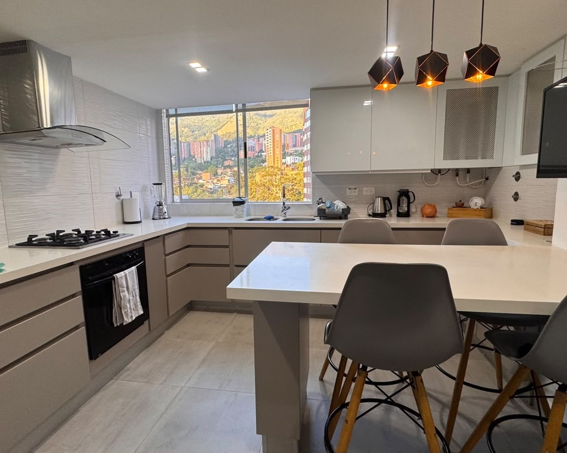 Apartamento en arriendo en El Poblado, Medellín · foto 4 de 15