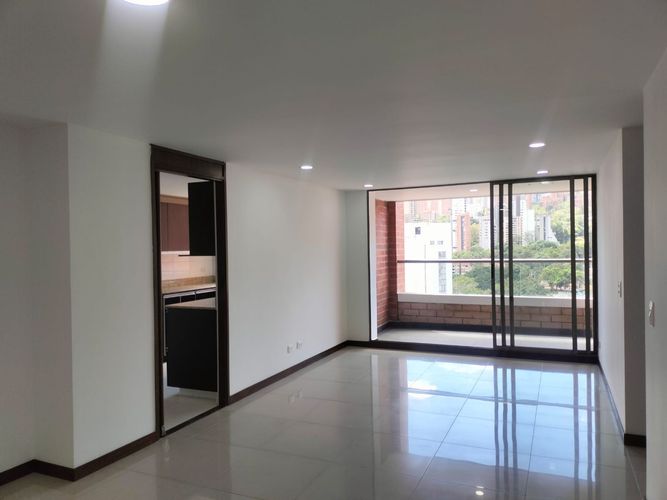 Apartamento de 3 alcobas en arriendo en El Poblado, Medellín, 118 m² · foto 2 de 18