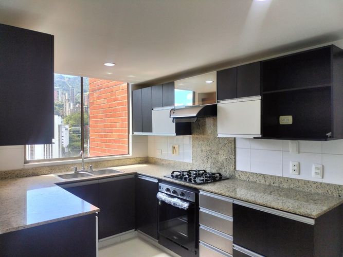 Apartamento de 3 alcobas en arriendo en El Poblado, Medellín, 118 m² · foto 5 de 18