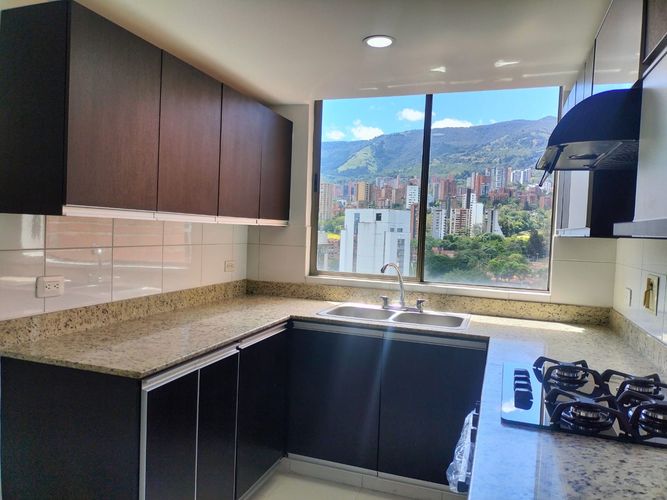 Apartamento de 3 alcobas en arriendo en El Poblado, Medellín, 118 m² · foto 9 de 18