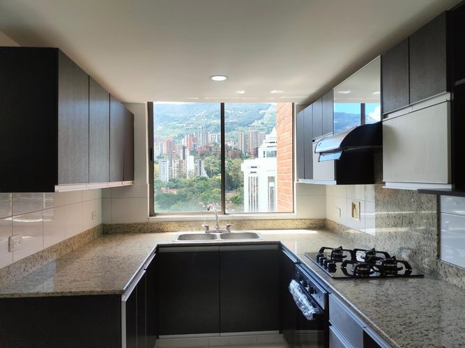 Apartamento de 3 alcobas en arriendo en El Poblado, Medellín, 118 m² · foto 14 de 18