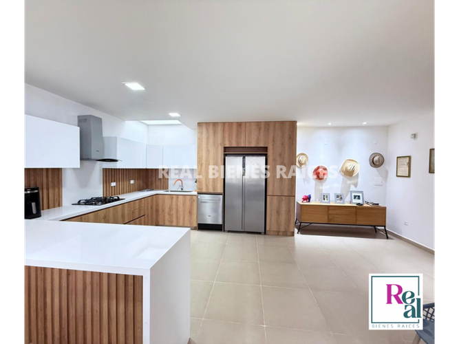Casa de 4 alcobas en venta en La Ceja, 184 m² · foto 2 de 24