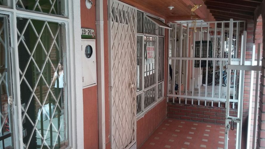 Casa de 3 alcobas en venta en Primera De Mayo, Girón, 74 m² · foto 8 de 12