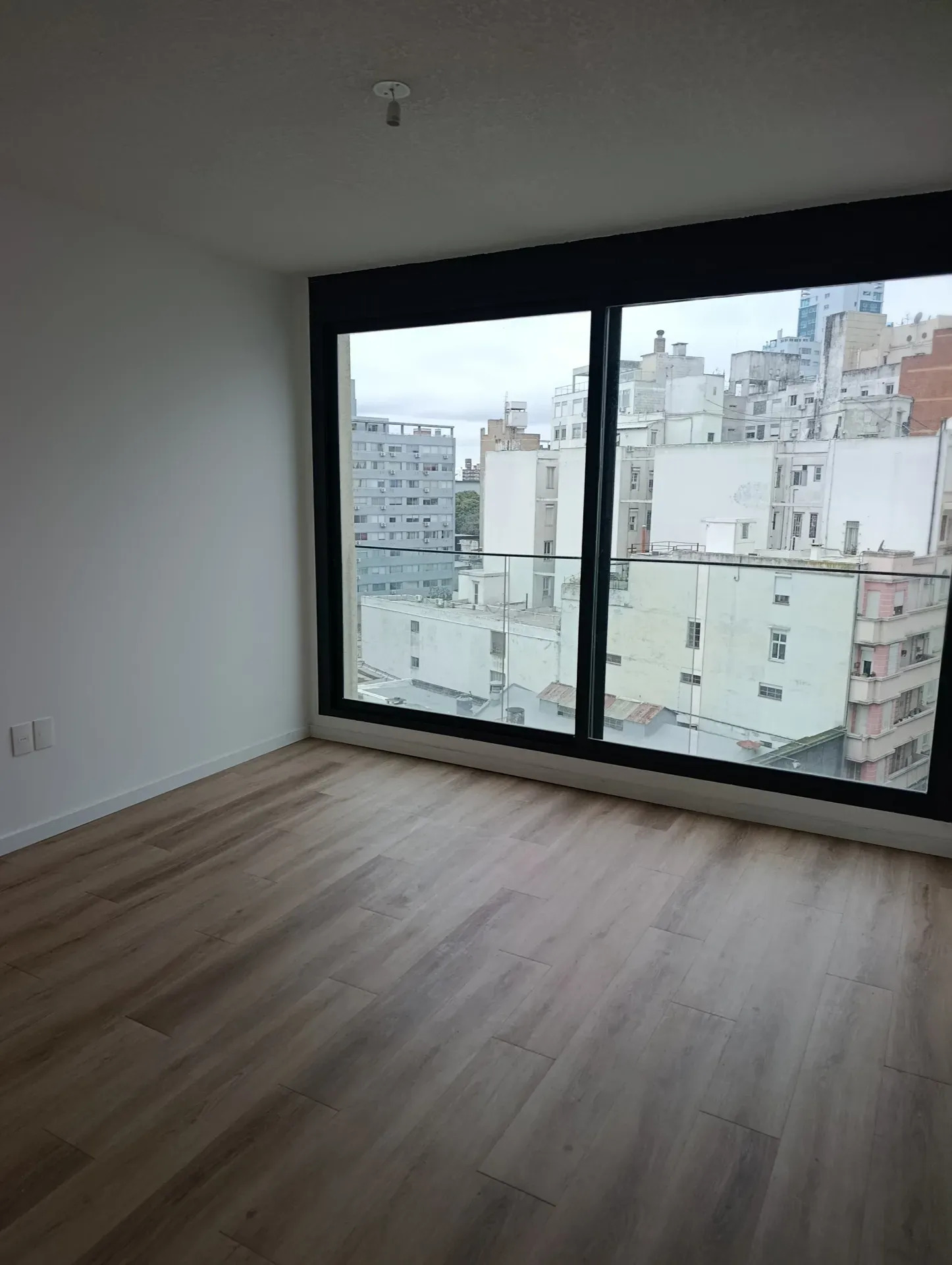 Alquiler Apartamento Dos Dormitorios En Tres Cruces · Foto 3