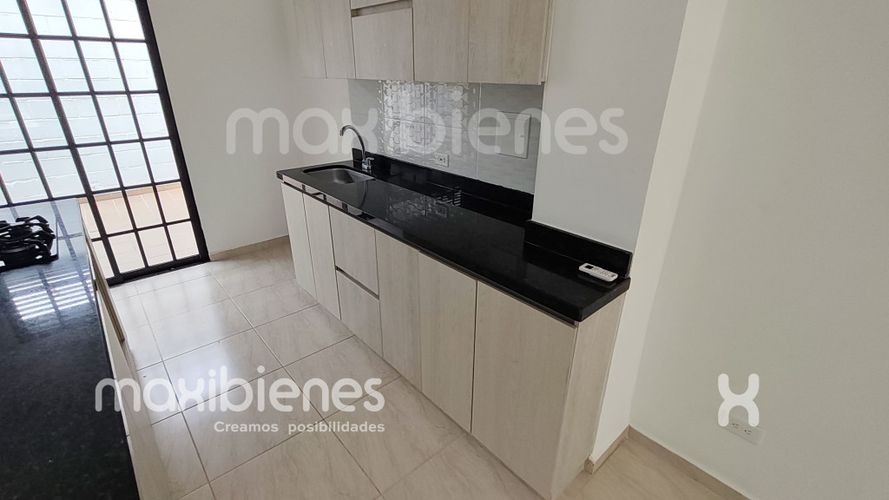 Casa de 3 alcobas en arriendo en Villa Del Rio, Apartado, 160 m² · foto 2 de 19