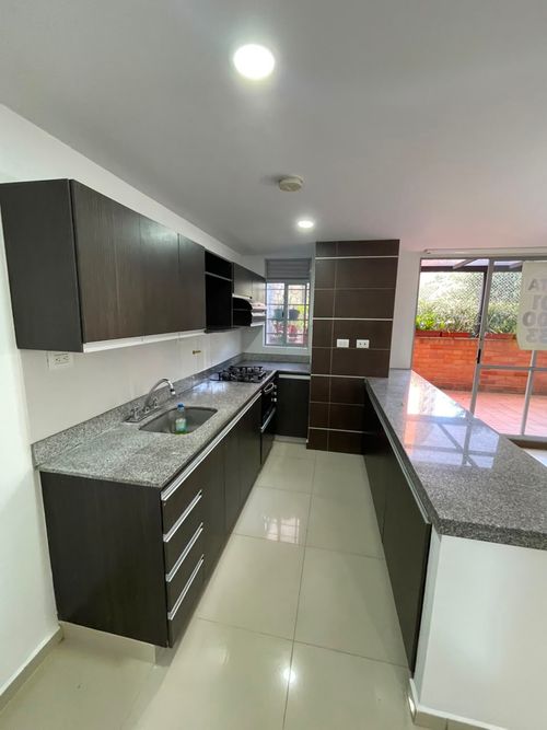 Apartamento de 3 alcobas en arriendo en Zuñiga, Envigado, 90 m² · foto 3 de 18