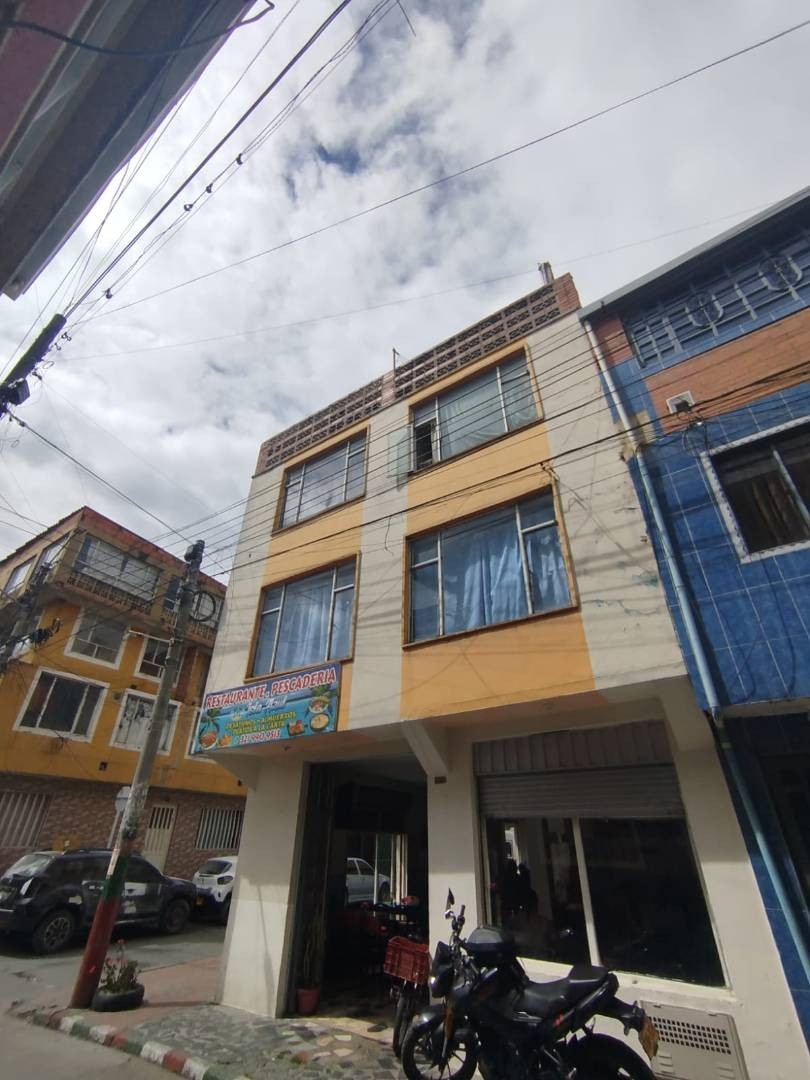 Casa en venta en Jose Antonio Galan, Bogotá · foto 2 de 24