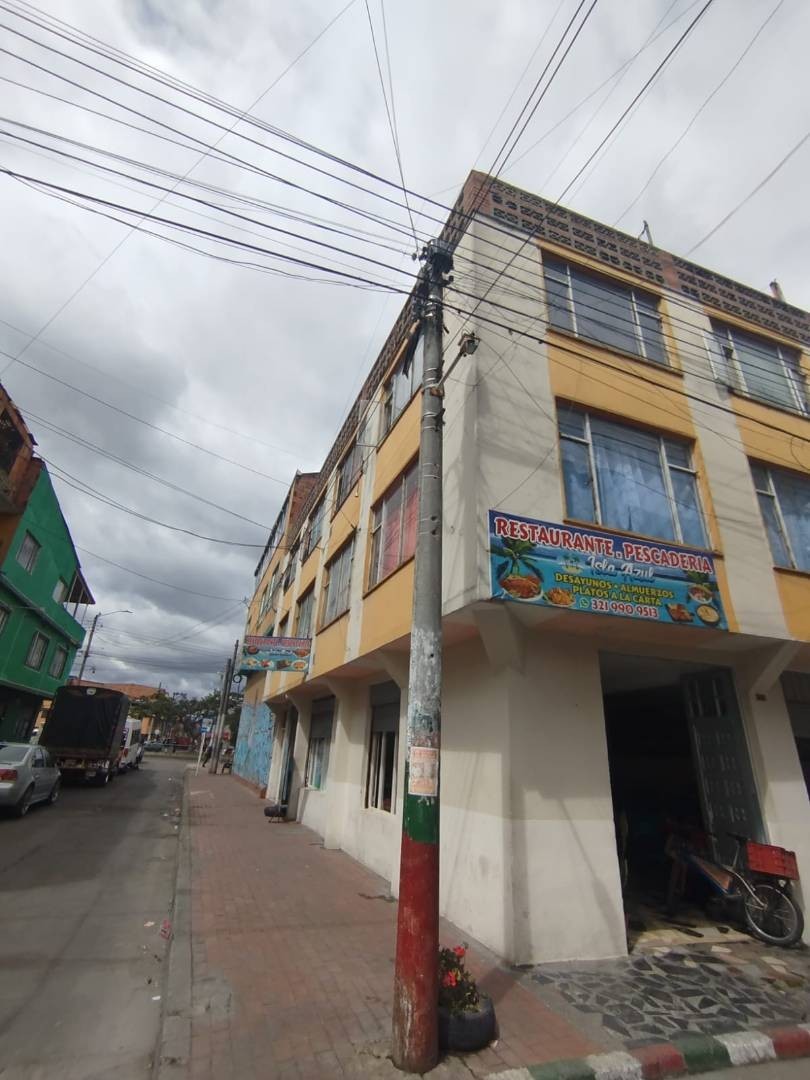 Casa en venta en Jose Antonio Galan, Bogotá · foto 3 de 24