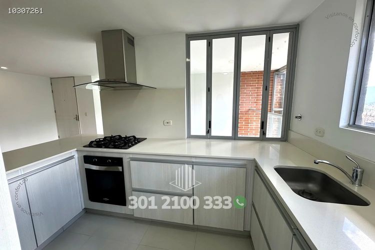 Apartamento de 3 alcobas en arriendo en Castropol, Medellín, 110 m² · foto 10 de 24