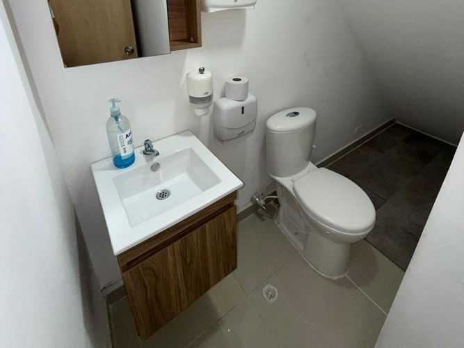 Local en arriendo en El Poblado, Medellín, 100 m² · foto 6 de 9