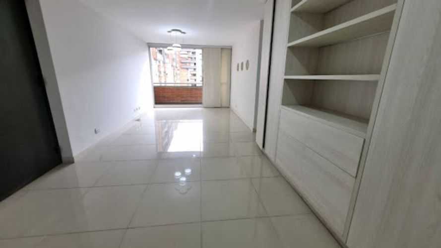 Apartamento de 3 alcobas en arriendo en Ciudad Del Río, Medellín, 95 m² · foto 3 de 18