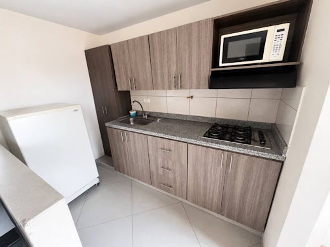 Apartamento de 3 alcobas en venta en El Diamante, Medellín, 58 m² · foto 2 de 11