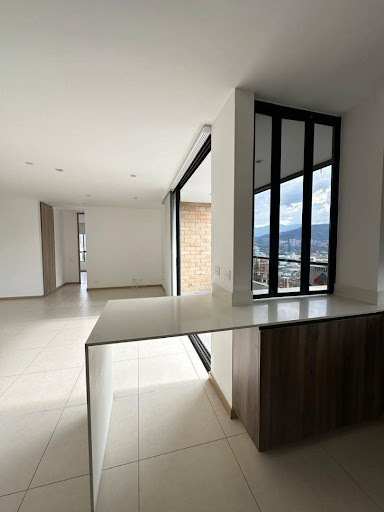 Apartamento en arriendo en Castropol, Medellín · foto 3 de 24