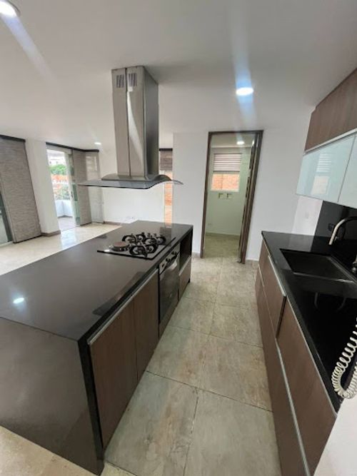 Apartamento de 3 alcobas en arriendo en Laureles, Medellín, 130 m² · foto 4 de 19