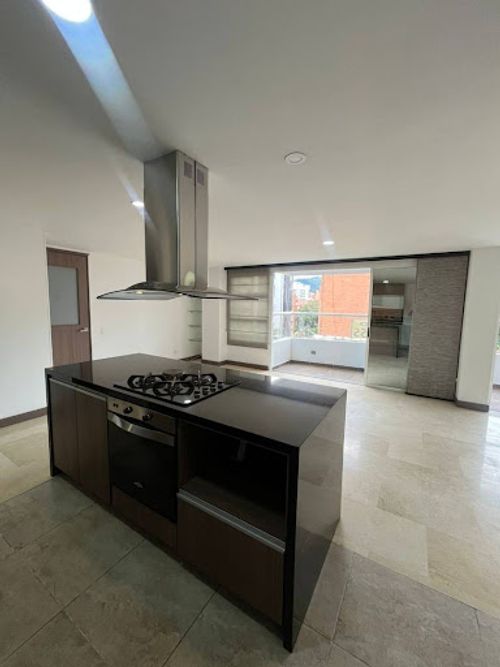 Apartamento de 3 alcobas en arriendo en Laureles, Medellín, 130 m² · foto 5 de 19