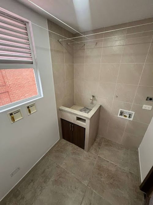 Apartamento de 3 alcobas en arriendo en Laureles, Medellín, 130 m² · foto 9 de 19