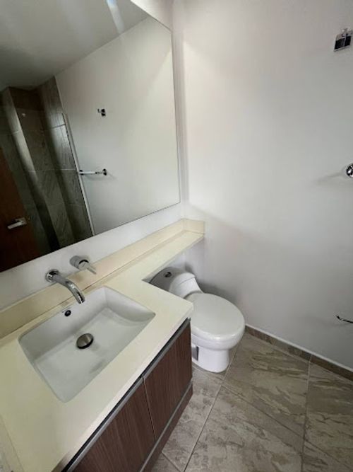 Apartamento de 3 alcobas en arriendo en Laureles, Medellín, 130 m² · foto 17 de 19