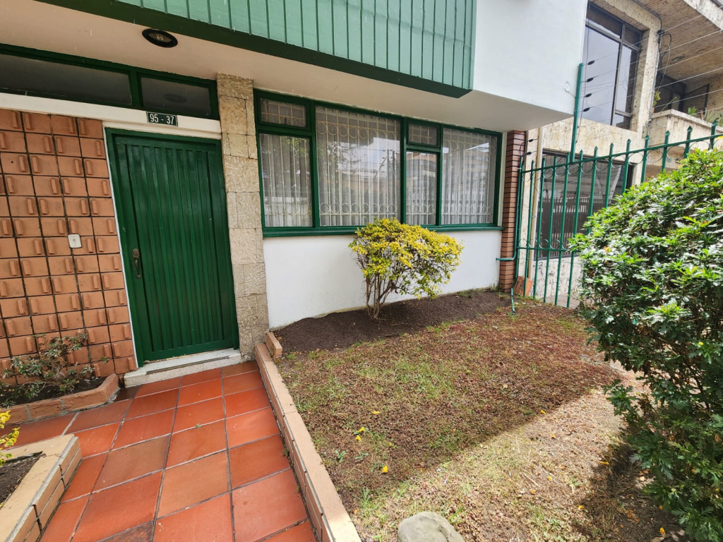 Casa en venta en La Castellana, Bogotá · foto 3 de 24