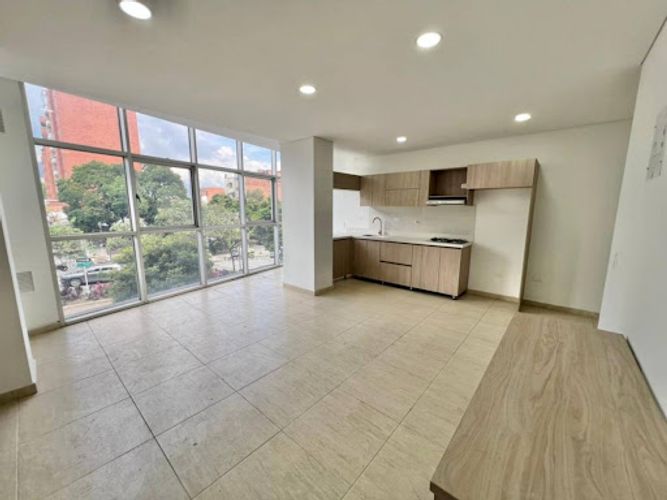 Oficina en arriendo en La Castellana, Medellín, 38 m² · foto 2 de 5