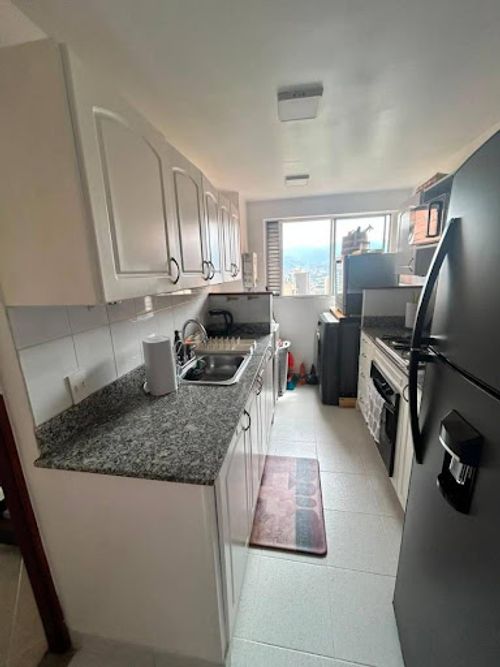 Apartamento de 2 alcobas en arriendo en Castropol, Medellín, 75 m² · foto 8 de 24