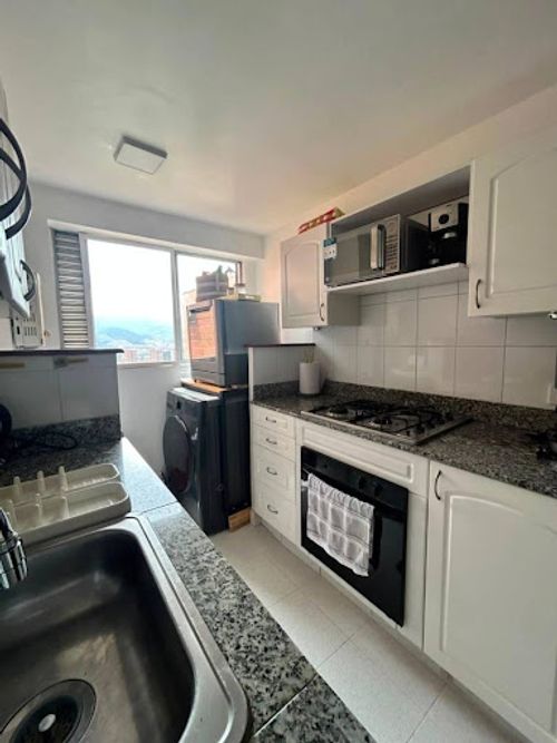 Apartamento de 2 alcobas en arriendo en Castropol, Medellín, 75 m² · foto 9 de 24