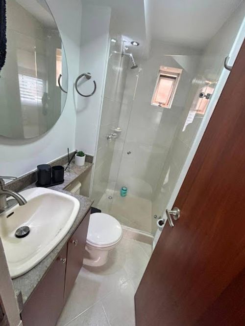 Apartamento de 2 alcobas en arriendo en Castropol, Medellín, 75 m² · foto 11 de 24