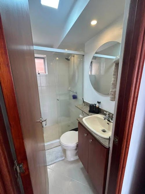 Apartamento de 2 alcobas en arriendo en Castropol, Medellín, 75 m² · foto 16 de 24
