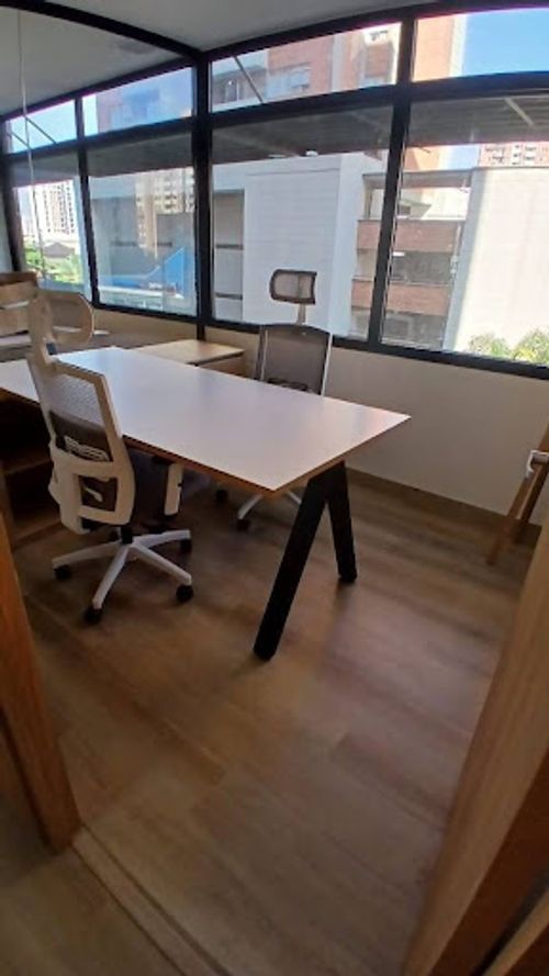 Oficina en arriendo en Los Colores, Medellín, 15 m² · foto 2 de 4