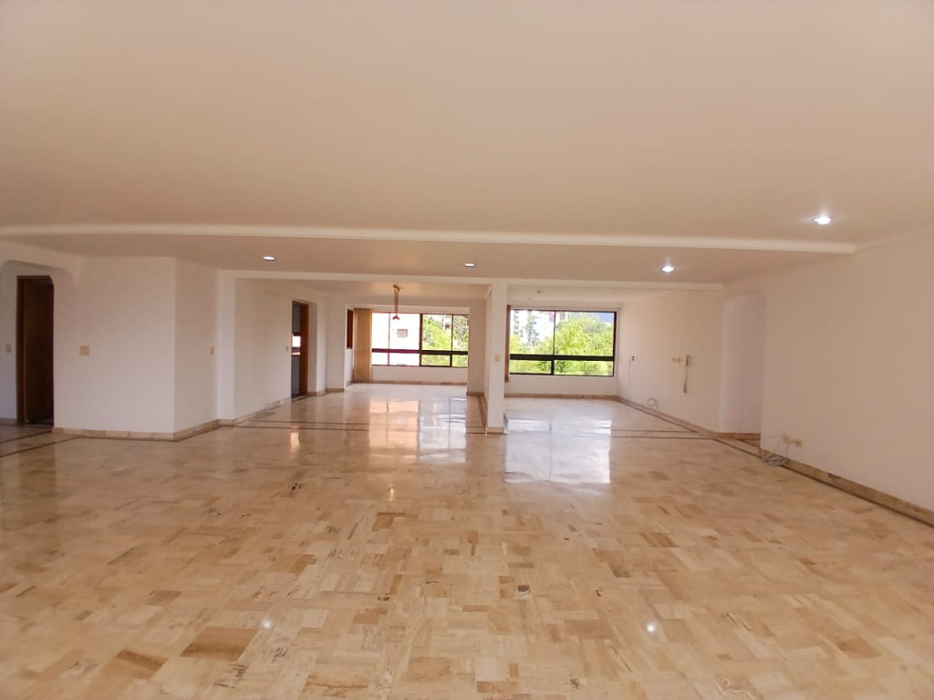 Apartamento en arriendo en Altos Del Poblado, Medellín · foto 2 de 24