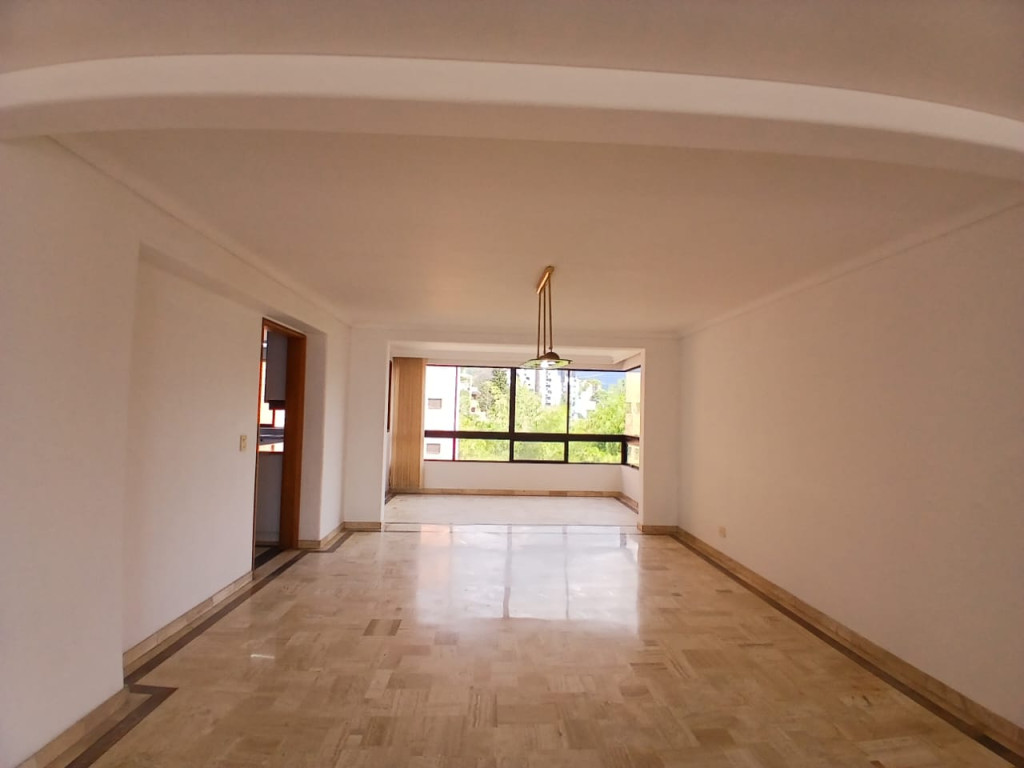 Apartamento en arriendo en Altos Del Poblado, Medellín · foto 3 de 24
