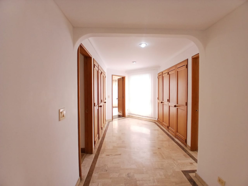 Apartamento en arriendo en Altos Del Poblado, Medellín · foto 7 de 24