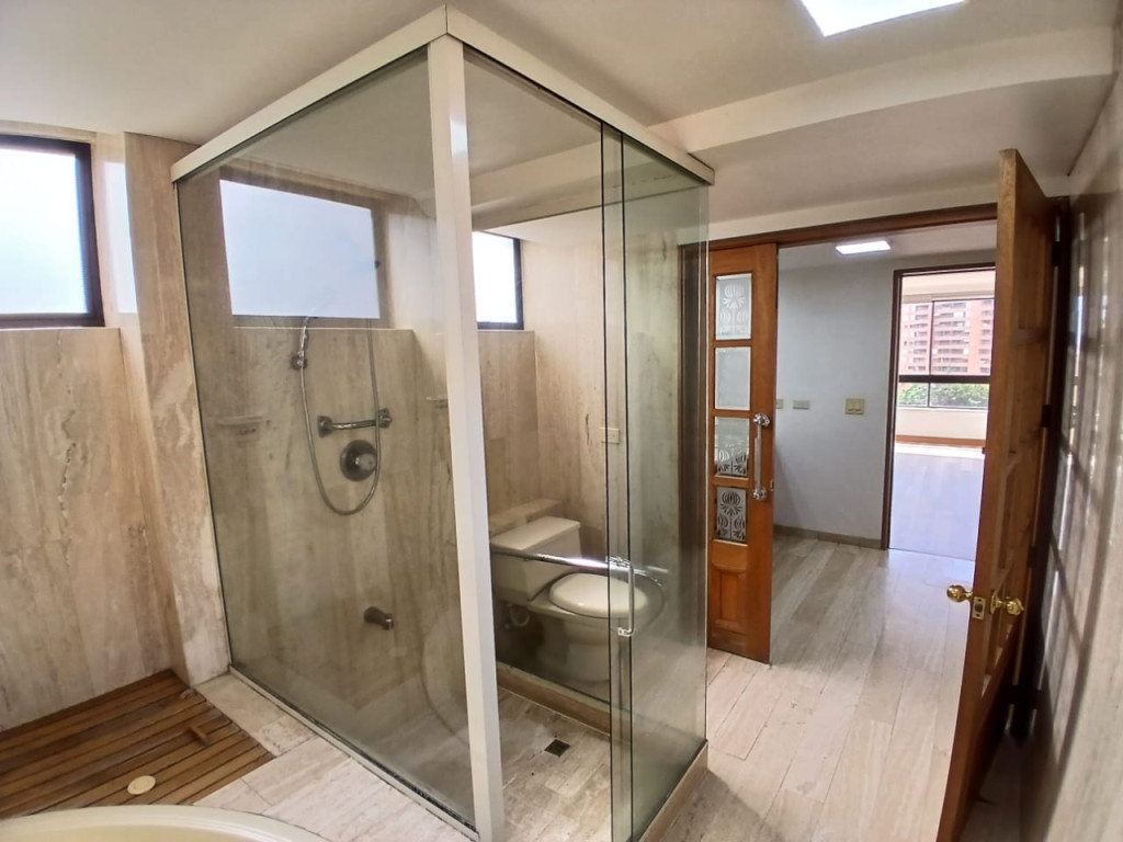 Apartamento en arriendo en Altos Del Poblado, Medellín · foto 18 de 24