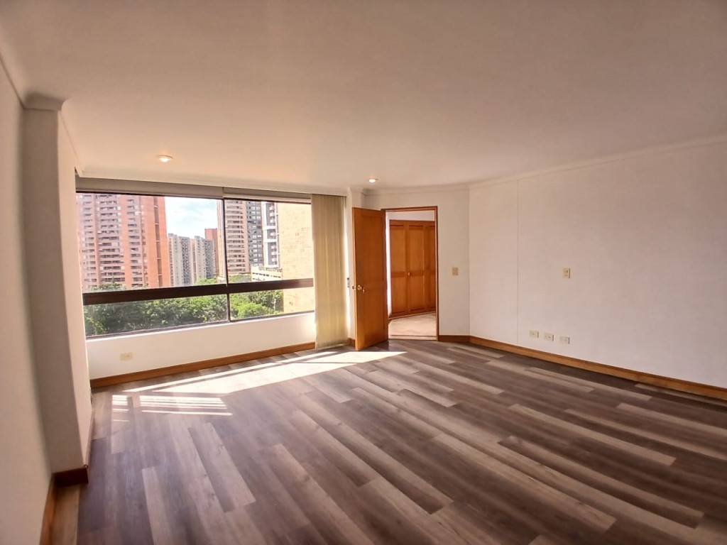 Apartamento en arriendo en Altos Del Poblado, Medellín · foto 19 de 24